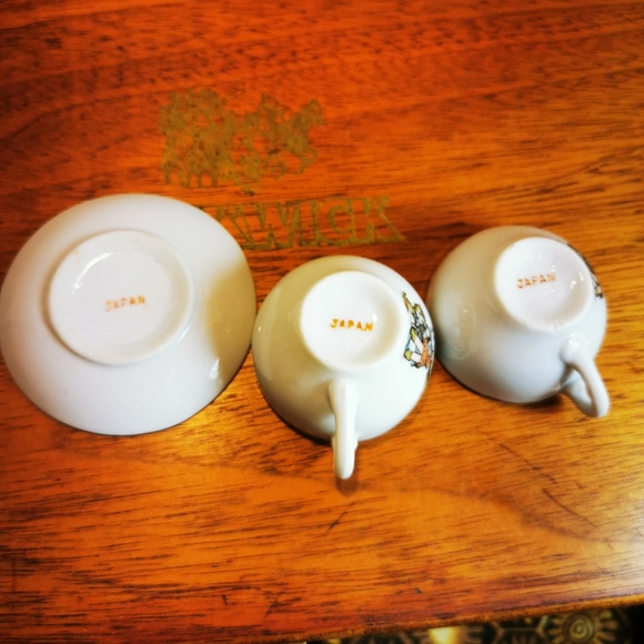 Vintage Japan Miniature Ceramic Tea Cup and Saucer Girl in Big Hat with Kitties - Picture 6 of 16